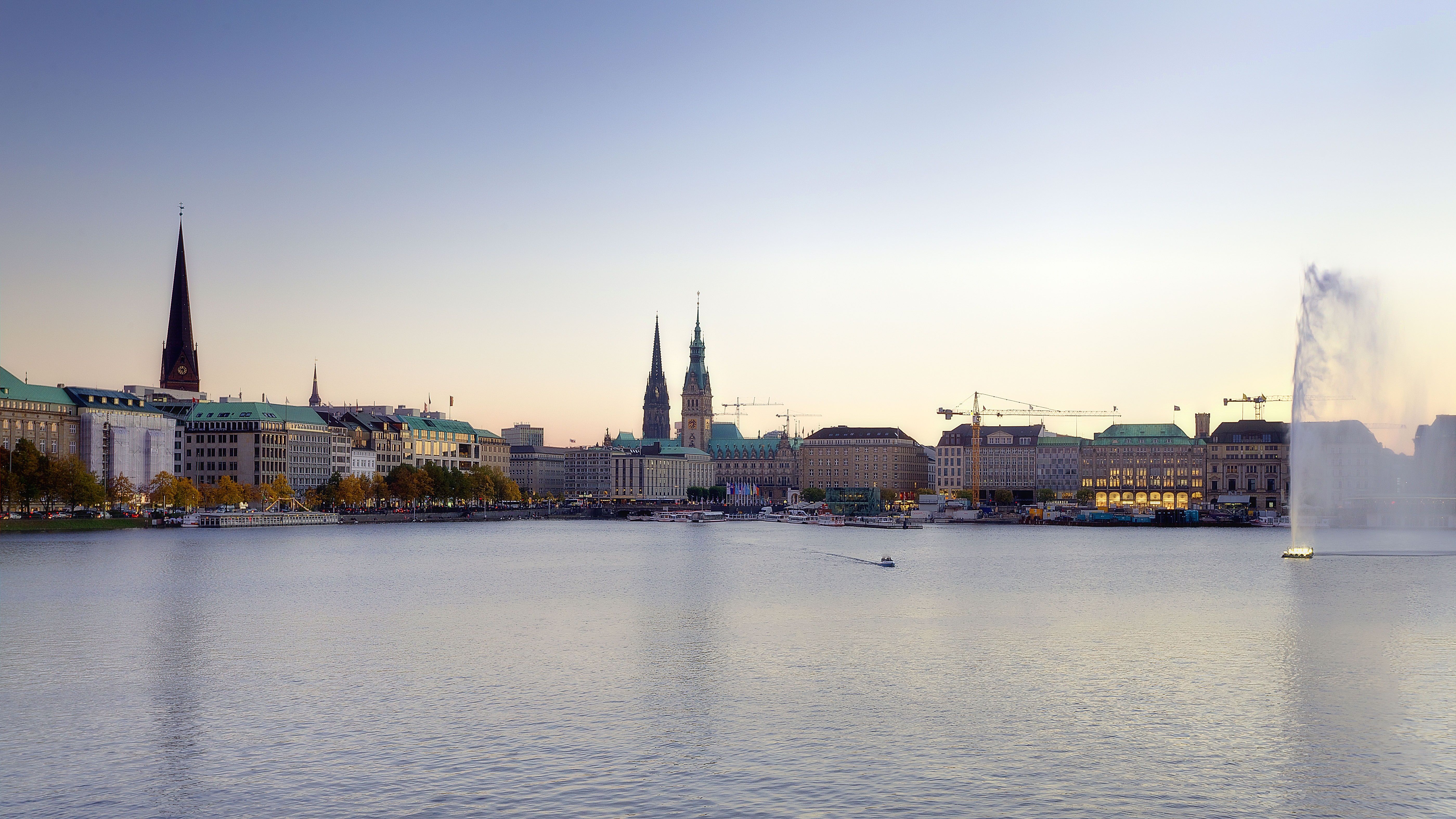 hamburg-66684.jpg